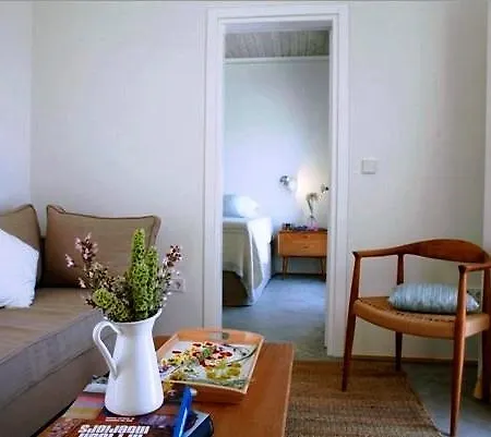 Kamaroti Suites Hotel