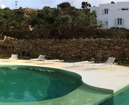 Kamaroti Suites Hotel