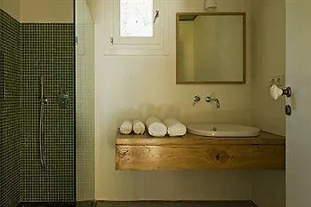 Kamaroti Suites Hotel