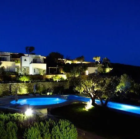 Kamaroti Suites Hotel