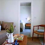 Kamaroti Suites Szálloda