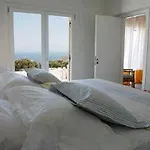 Kamaroti Suites