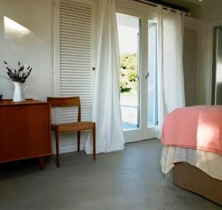 Kamaroti Suites 4*