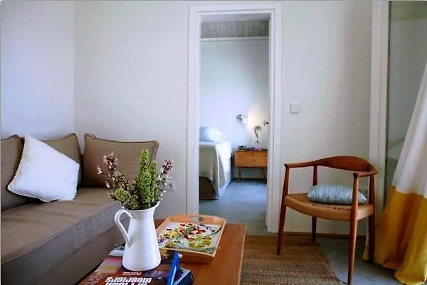 Kamaroti Suites Hotel