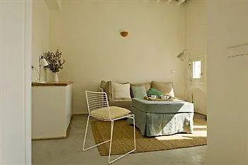 Hotel Kamaroti Suites