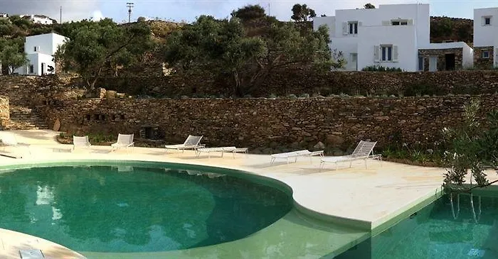 Kamaroti Suites Hotel