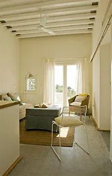 Kamaroti Suites Hotel 4*